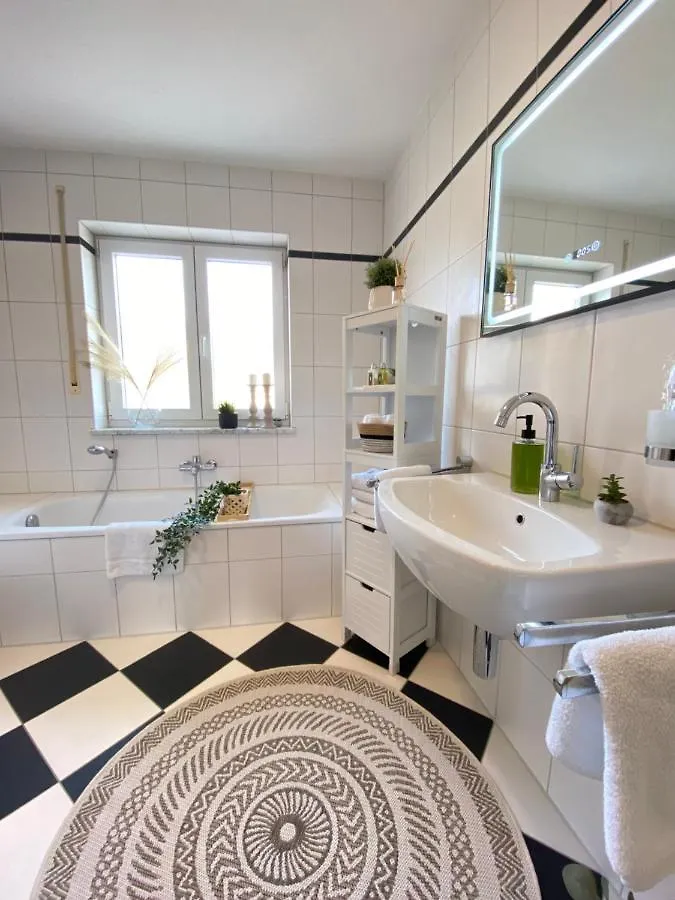 Step Apartments - Grosses 103M2-Apartment - Zentrumsnah - Kliniknaehe - Netflix - Tv - Grosser Balkon - Wifi Mit 1000Mbit Bad Aibling 0*,